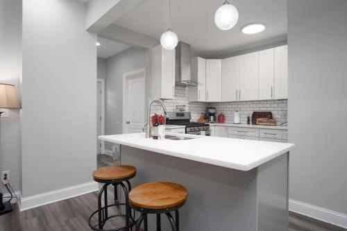 Beautiful 4 Bedroom House Near Downtown Columbus with Garage Parking and Backyard