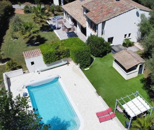 Villa Piscine tennis et jacuzzi, proximité UZES et pont du Gard gîte à louer Vers-Pont-du-Gard