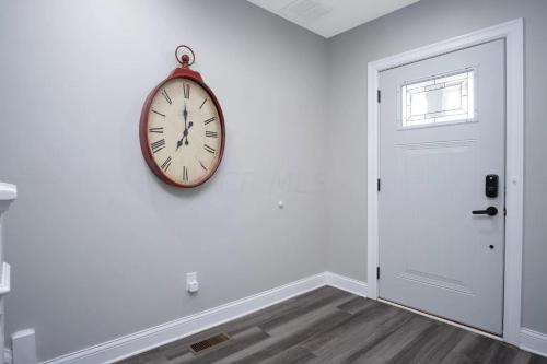 Beautiful 4 Bedroom House Near Downtown Columbus with Garage Parking and Backyard