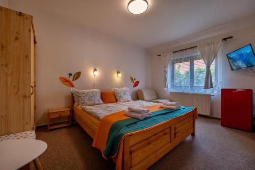 Standard Double Room image 5