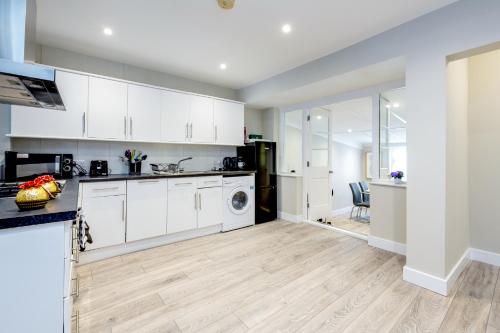 Modern 2-Bed, 2-Bath Bungalow, Dartford (foto 7)