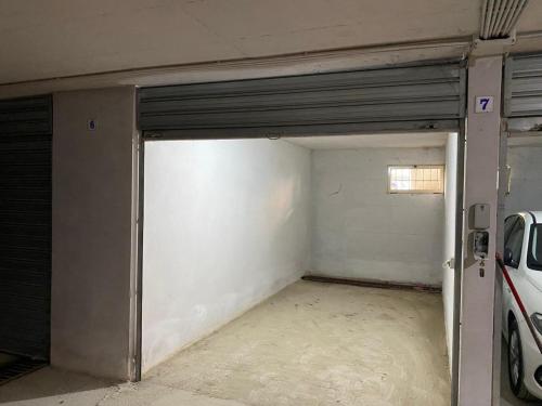 One-Bedroom Apartment image 2
