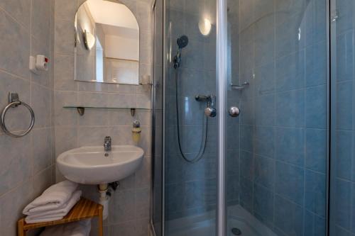 Double or Twin Room with Extra Bed image 3
