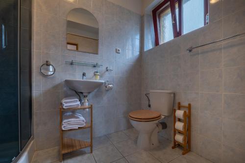 Double or Twin Room with Extra Bed image 4