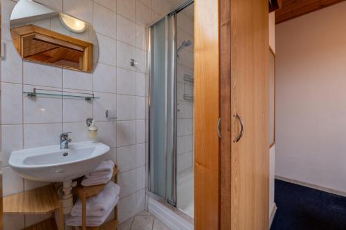 Standard Double Room image 4