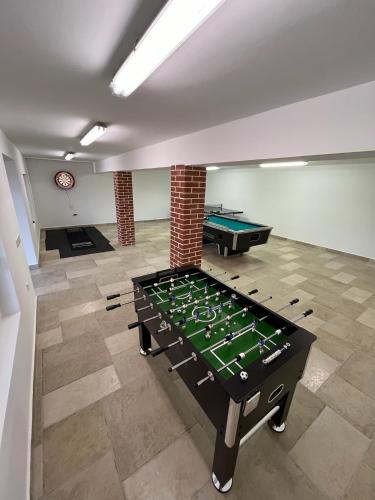 สิ่งอำนวยความสะดวกเพื่อการสันทนาการ, Czinege Vendégház - Kis ház (Czinege Vendeghaz - Kis haz) in โปรอสซโล่