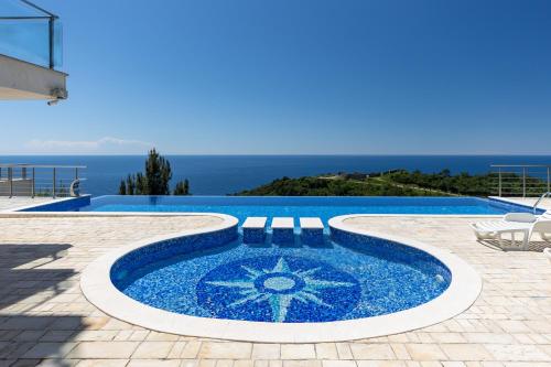 Tophill Altezza Premium - best view and pool