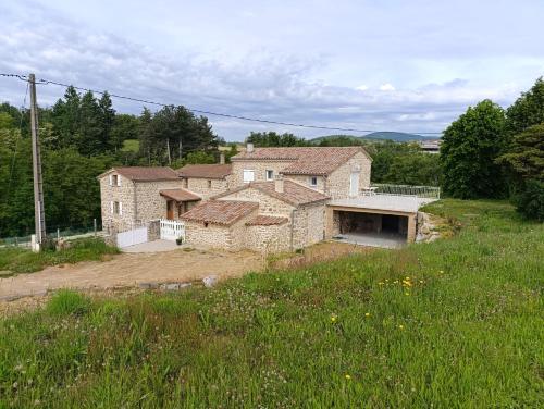 Ancienne ferme tranquille en Haute Ardèche gîte à louer Navas
