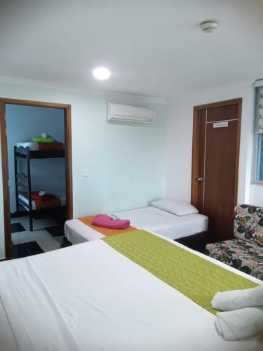 3 bedrooms, 5 beds