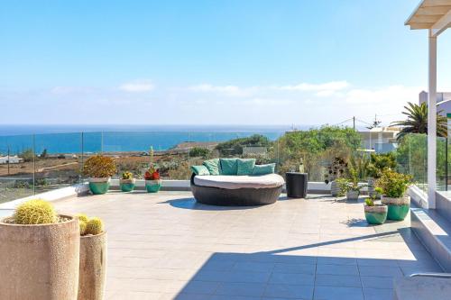 beranda/teres, Luxus Villa mit 5 Schlafzimmern, Heated Pool, PS4, Fitnessraum in Tabayesco