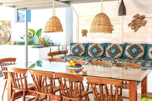 beranda/teres, Luxus Villa mit 5 Schlafzimmern, Heated Pool, PS4, Fitnessraum in Tabayesco