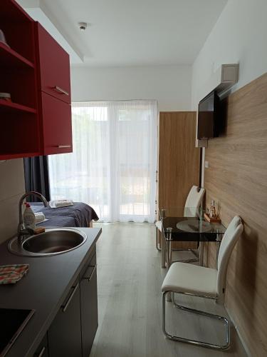 Újhely Apartmanház (Ujhely Apartmanhaz) in Siofok