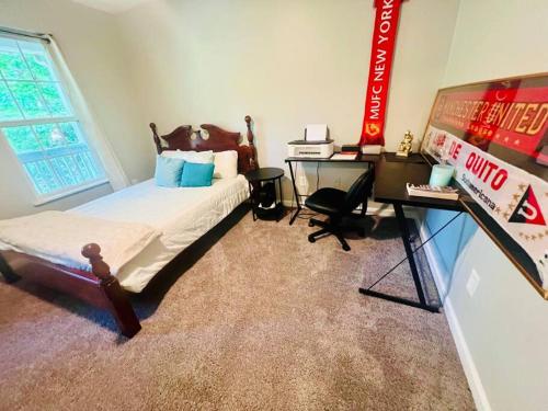 Ample and Serene Home in a Central VA Location! in Lynchburg, USA