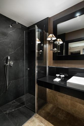 Superior Double Room image 8