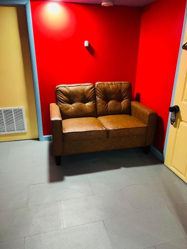Single Room with Bathroom in Irvington, USA
