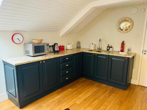 Glastonbury Festival en-suite Apartment with Kitchenette - 2 miles to site