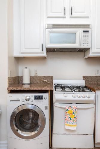 Elevated Style and Comfort Splendid 1 BR Apt in LA in Los Angeles, USA