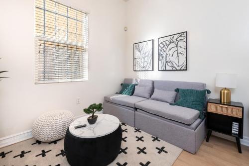 Elevated Style and Comfort Splendid 1 BR Apt in LA in Los Angeles, USA