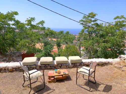 A környék, The Old Barn House in Tavari