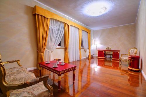 Hotel Holiday Park – Warsaw, WA