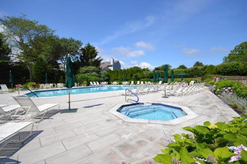 Stunning Townhouse w Tennis & Pool in Southampton