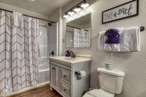 Cozy Bear Hill Resort indoor Pool Free Attraction Tickets WIFI!!! - image 12