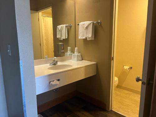 Americas Best Value Inn Kalispell - image 8
