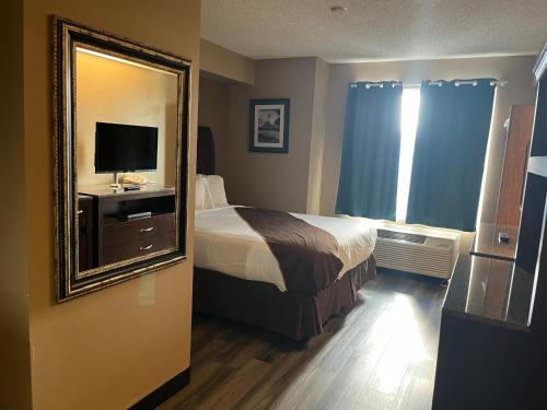 One Queen Bed Swift Current Suite Non-Smoking