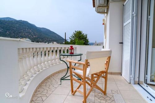 Luxury Villa King George in Nea Makri - Tap to explore photos