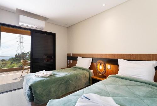 2 twin beds
