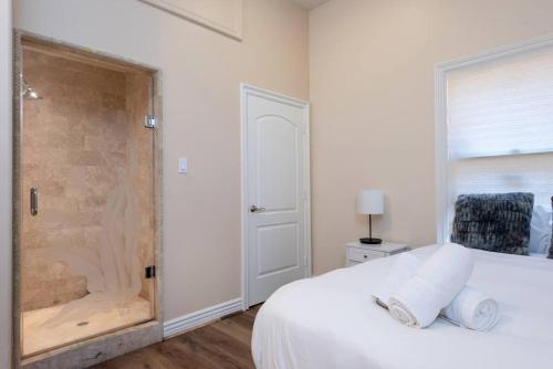 Luxe Apartment in West Hollywood Sleeps 6