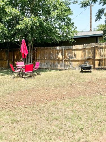 Charming Rt 66 Cottage-Mins to Main St Bandera in Bandera, USA