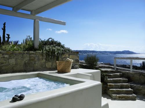 Suite Premium con vistas al mar y piscina pequeña al aire libre