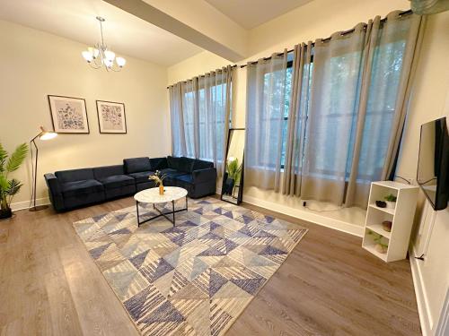 McCormick 420 friendly 2Br with optional parking for up to 6 people in Chicago, USA