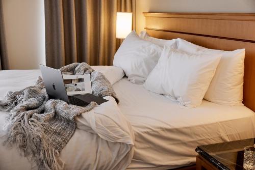 Radisson Hotel & Suites Sydney - image 10