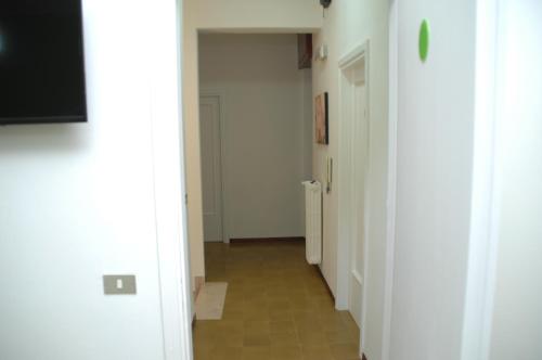 Facilities, Comeacasatua in Santa Fara