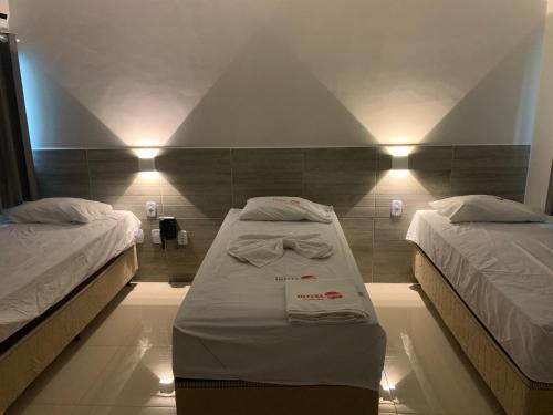 2 twin beds
