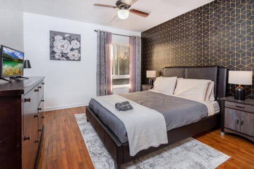 Modern 1BR Gem near Rodeo Drive Lavish Stay for Two! in Los Angeles, USA