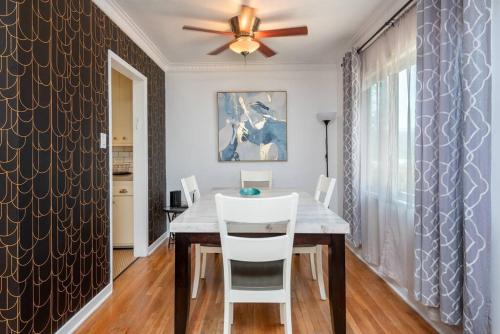 Modern 1BR Gem near Rodeo Drive Lavish Stay for Two! in Los Angeles, USA