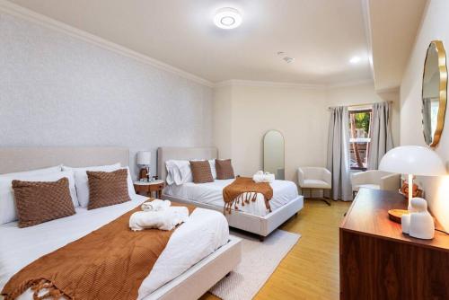 Exquisite Modern 2BR Apt in Prime Location in Los Angeles, USA