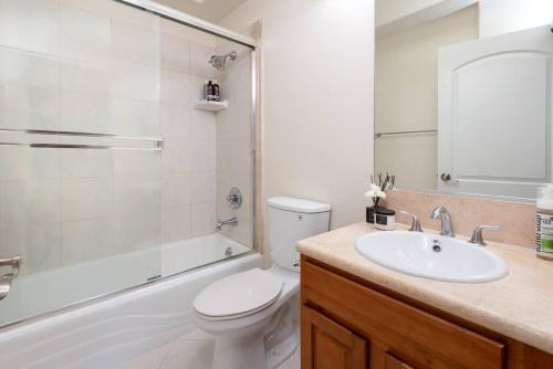 Exquisite Modern 2BR Apt in Prime Location in Los Angeles, USA