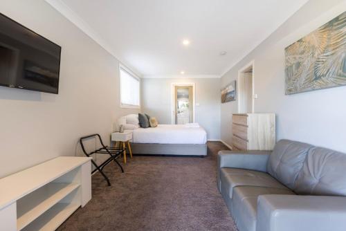 Five-Bedroom House image 10