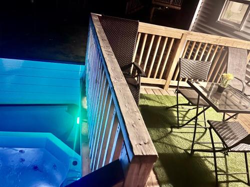 . Modern Vac Home, private Hot tub, close to airport, Dieppe, Moncton