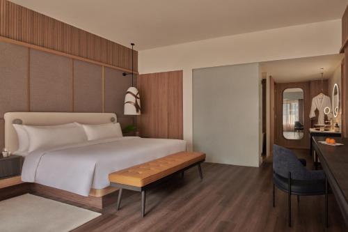 One Bedroom Apartment with Club Lounge Access