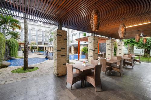 Restaurant, Swiss-Belhotel Danum Palangka Raya in Palangkaraya