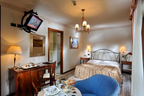 Deluxe Double or Twin Room with Terrace and Sea View