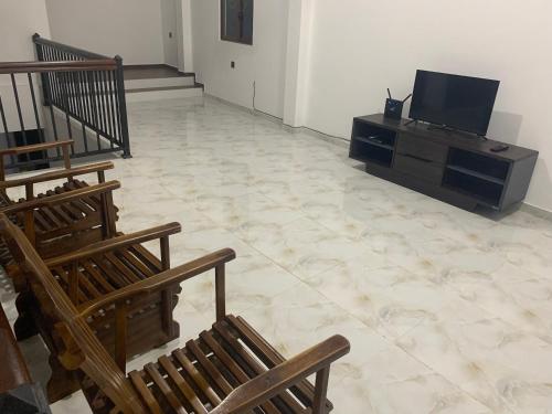 3 BHK furnished house-apartment in central colombo - image 2