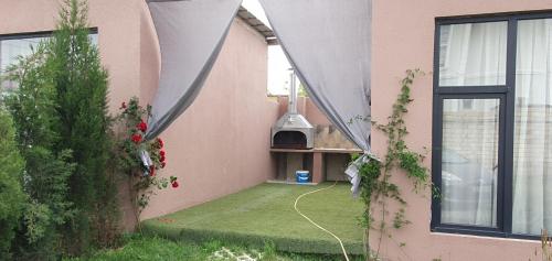 Instalaciones, GoldenPirshaghi in Goradil