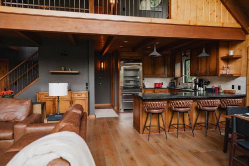 Newly remodeled luxury cabin in Lake Arrowhead, USA