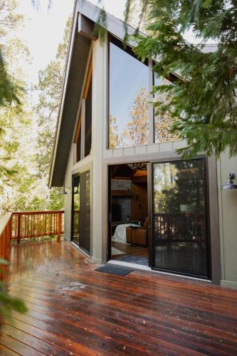 Newly remodeled luxury cabin in Lake Arrowhead, USA